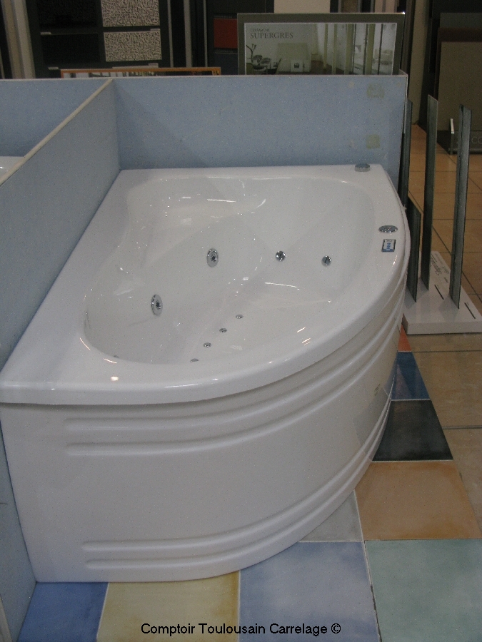 Baignoire balneo d'angle baignoire balneo et spa carrelage Décor Balneo Baignoires